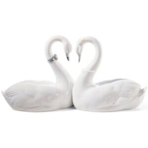 Lladro 01007049 Endless Love (Re-Deco) - P4327